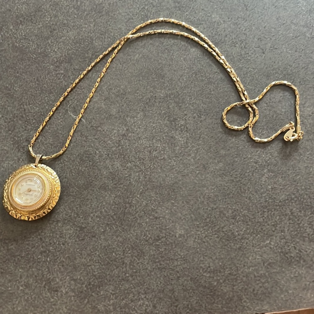 Necklace with clock and flower pendant in one - Picture 2 of 2